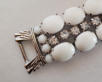 Gale white milk glass and clear rhinestones silver-tone bracelet